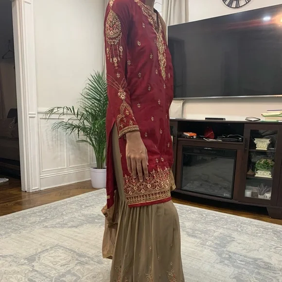 Fancy Pakistani Embellished Gharara Wedding Indian Party Wear Shalwar Kameez - Picture 4 of 11